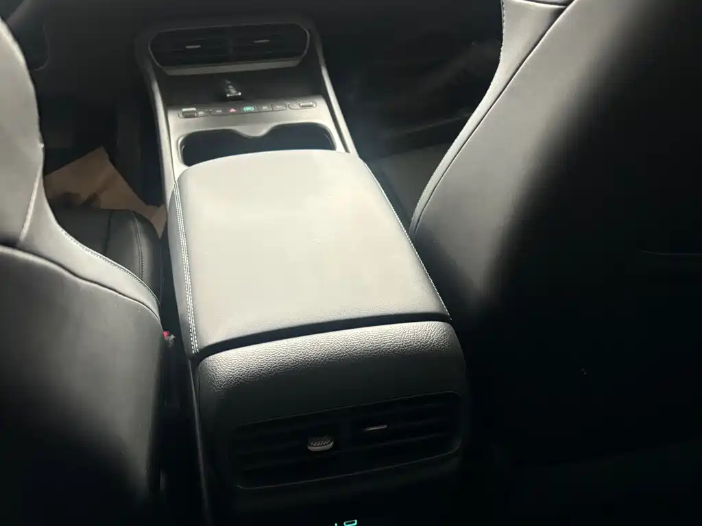 BYD Seal 05 DM-i 2025 — фото 12
