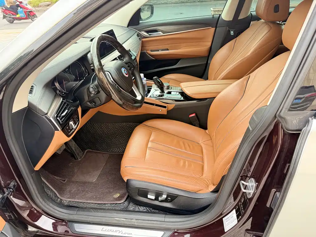 BMW 6 Series GT 2018 — фото 10