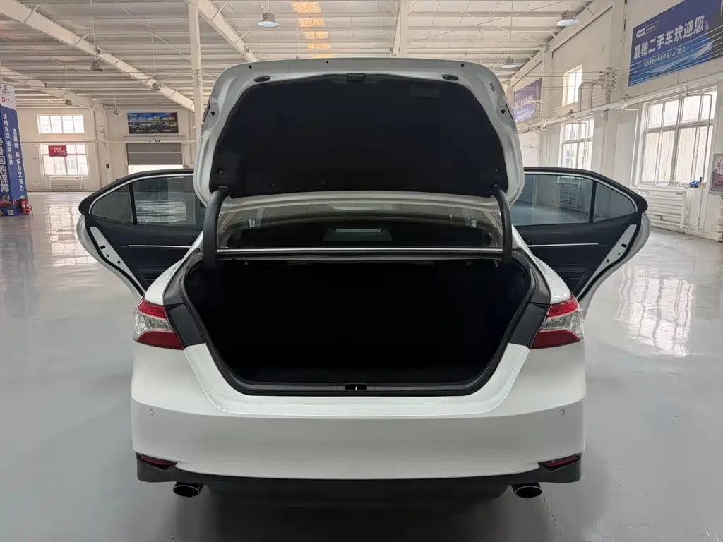 Toyota Camry 2023 — фото 16