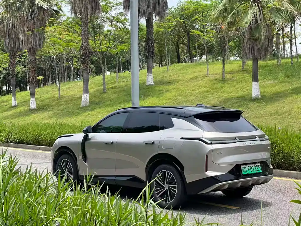 Lynk & Co 08 EM-P 2023 — фото 4