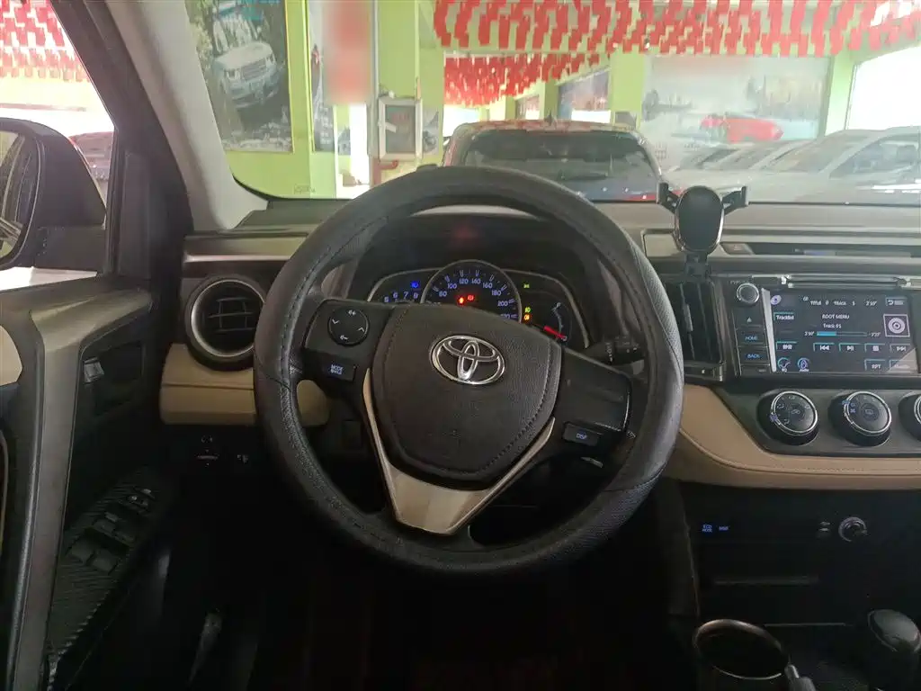 Toyota RAV4 2015 — фото 10