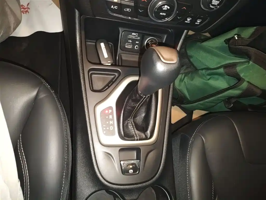 Jeep Cherokee 2017 — фото 14