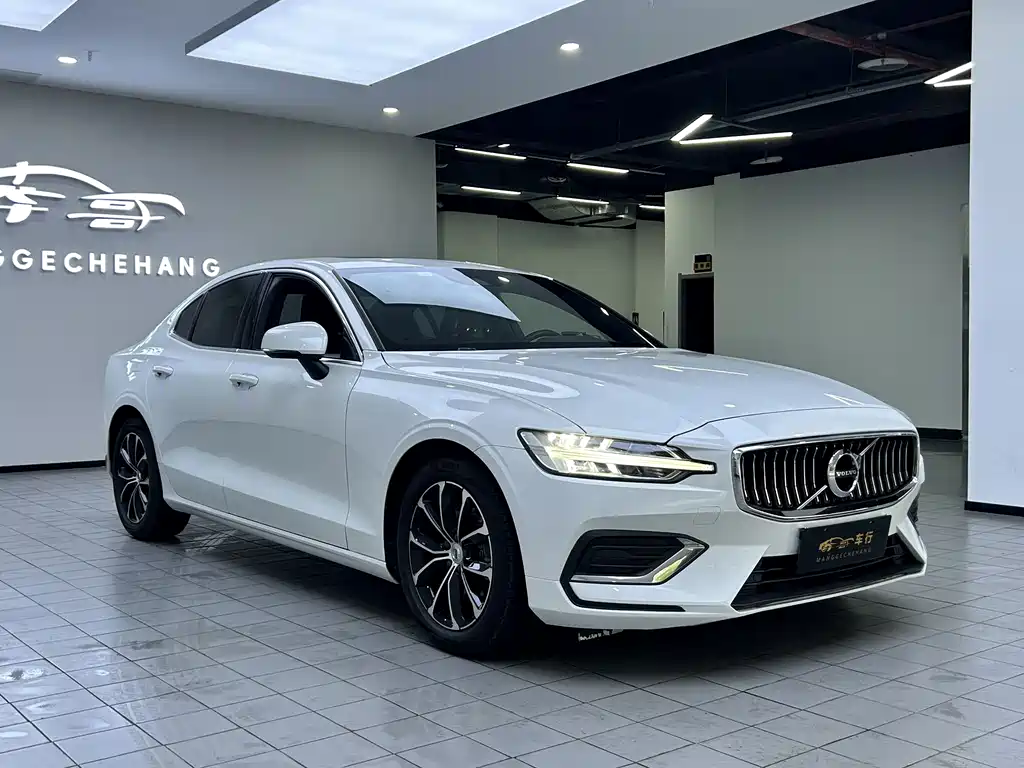 Volvo S60 2022 — фото 3