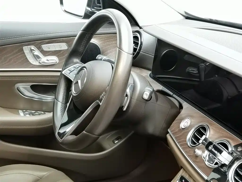 Mercedes-Benz E-Class 2023 — фото 22