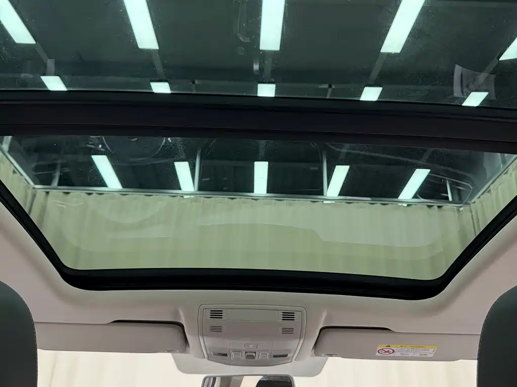 Volkswagen T-Roc 2023 — фото 19