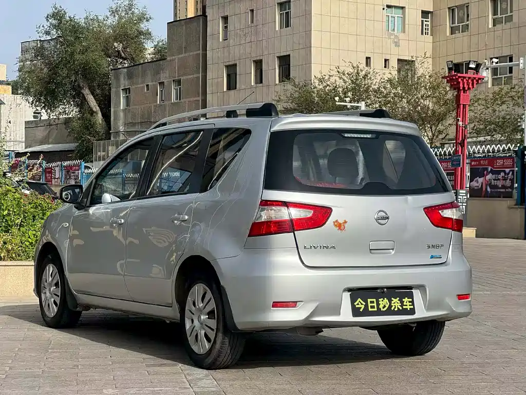 Nissan Livina 2015