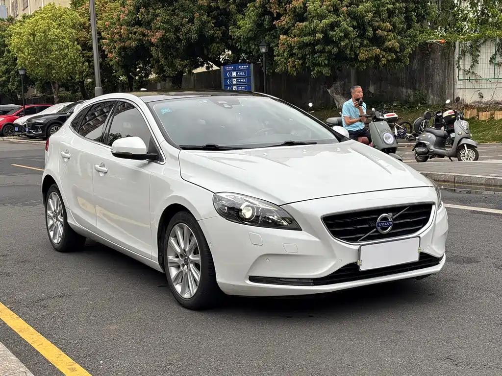 Volvo V40 2016 — фото 3