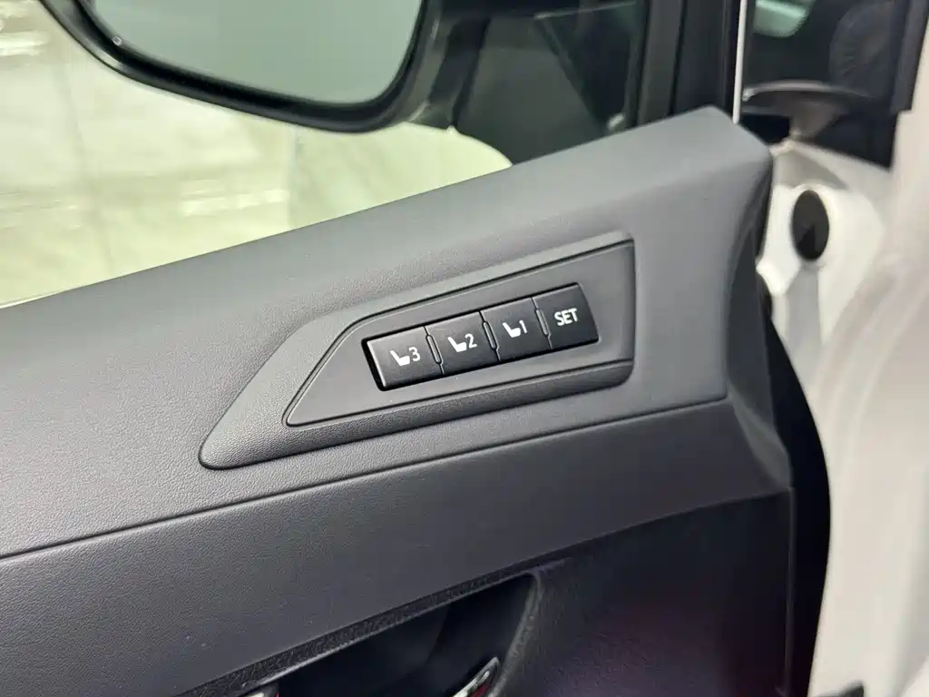 Toyota Vellfire 2021 — фото 11