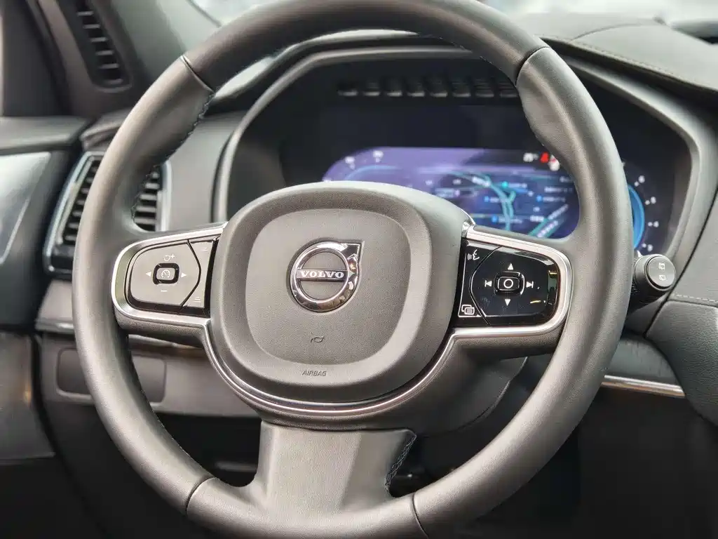 Volvo XC90 2023 — фото 11