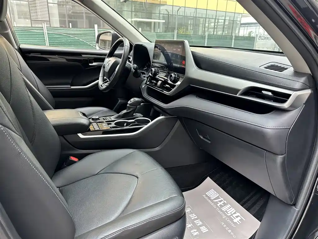 Toyota Highlander 2023 — фото 13