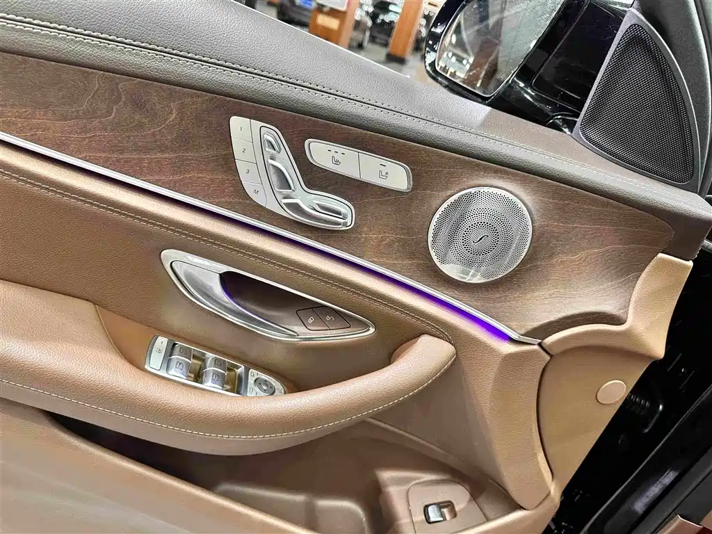 Mercedes-Benz E-Class 2022 — фото 9