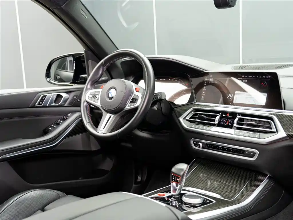 BMW X5 M 2022 — фото 17