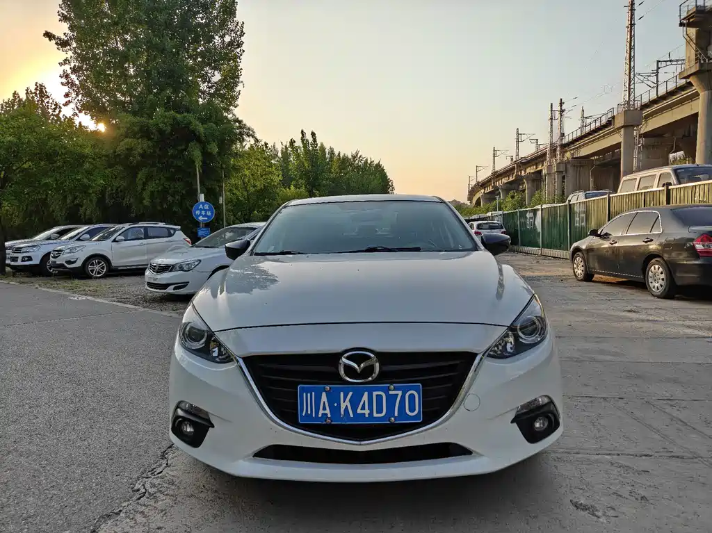 Mazda 3 Axela 2016