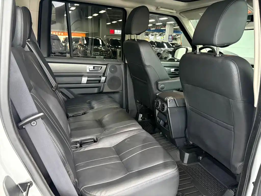 Land Rover Discovery 2017 — фото 15