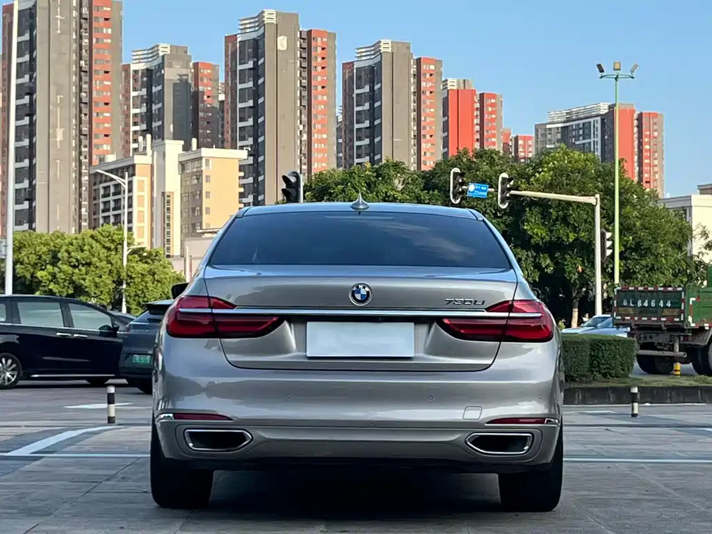BMW 7 Series 2016 — фото 8