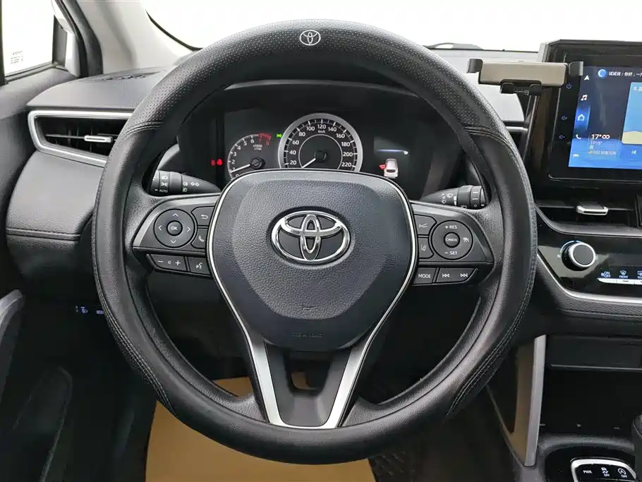 Toyota Corolla Cross 2022 — фото 15