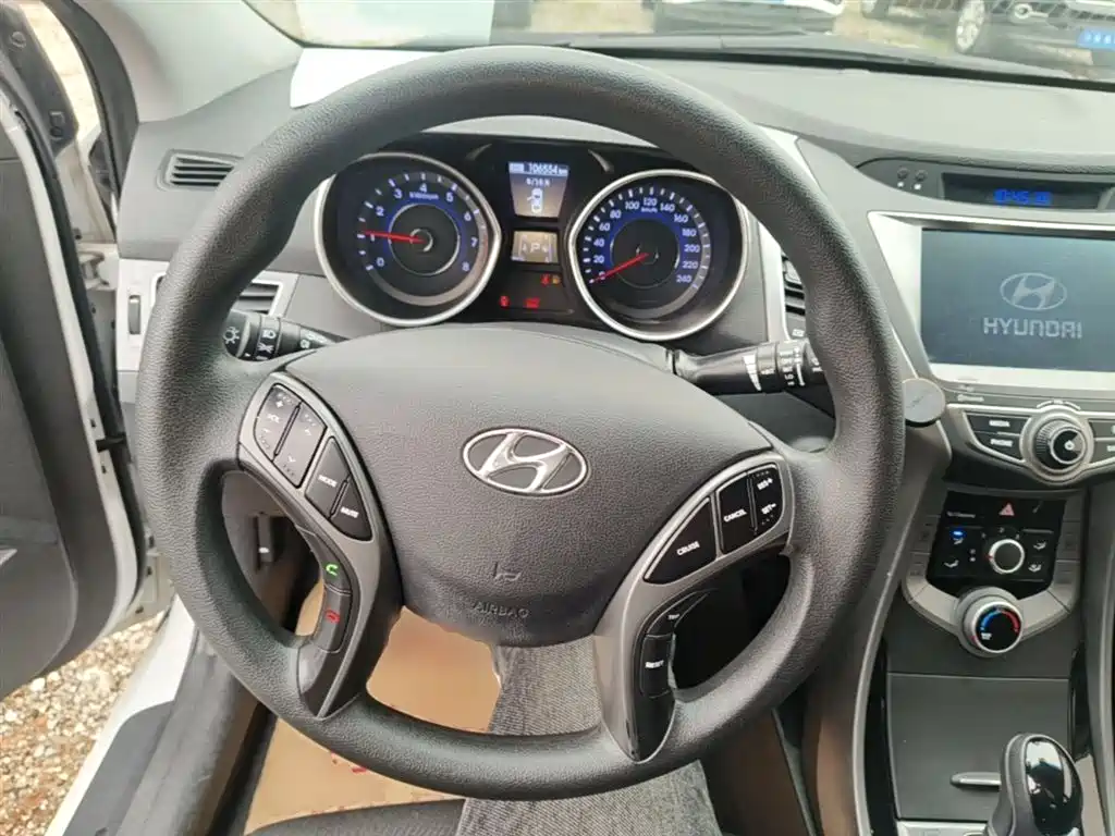 Hyundai Elantra Langdong 2016 — фото 11