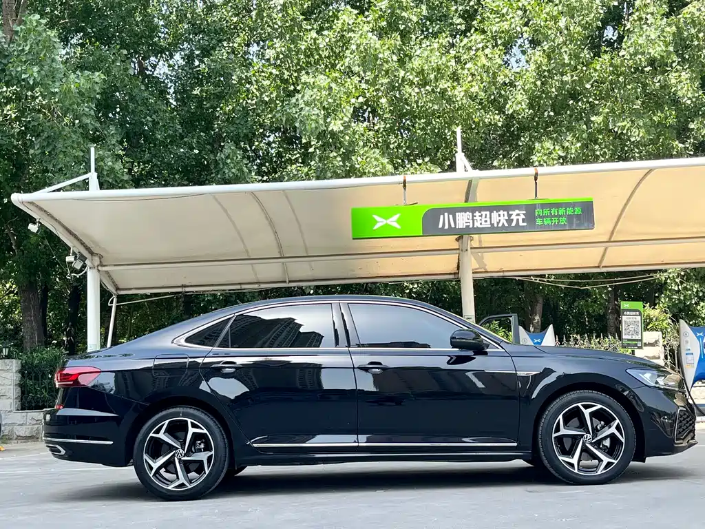 Volkswagen Passat 2023 — фото 4