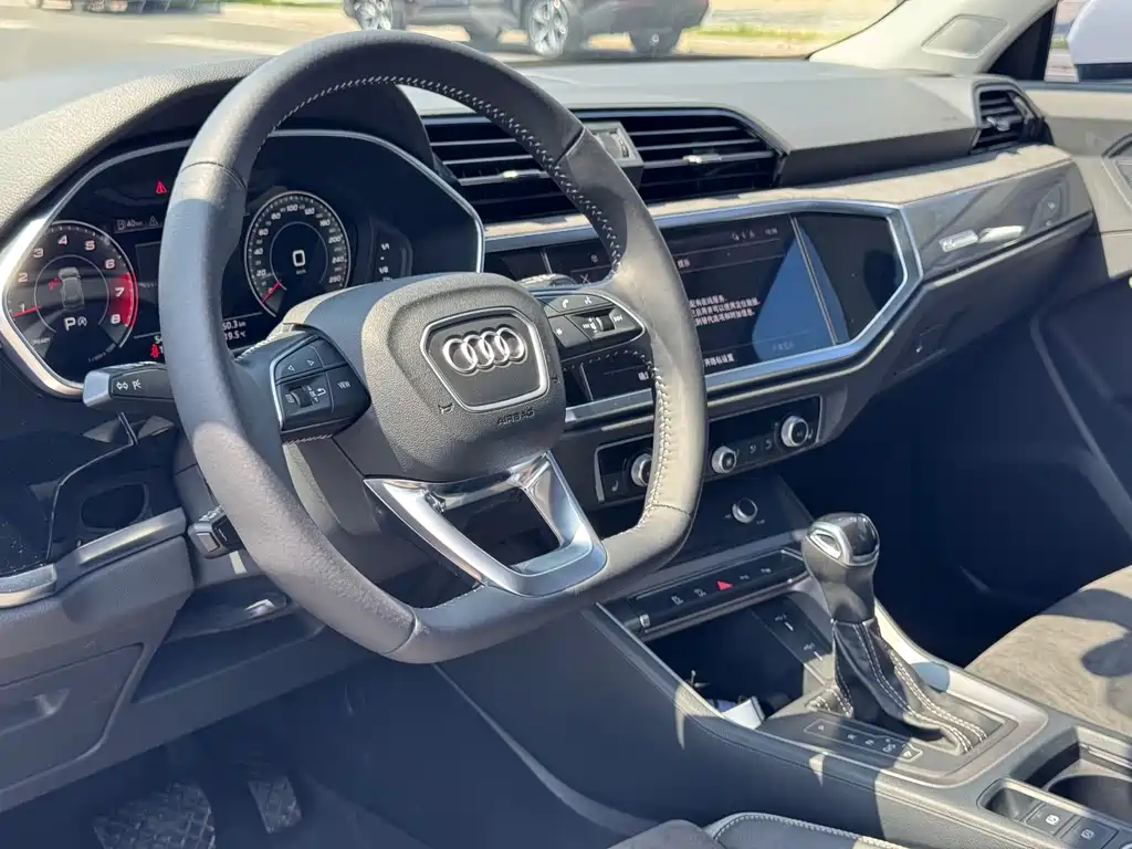 Audi Q3 2022 — фото 12