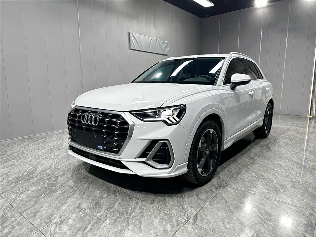 Audi Q3 2022 — фото 1