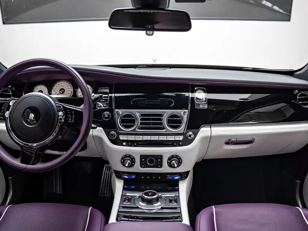 Rolls-Royce Phantom 2021 — фото 9