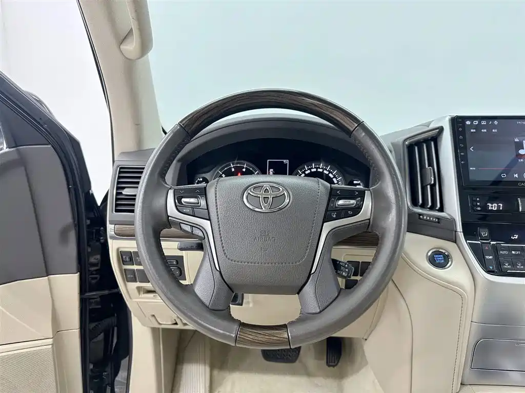 Toyota Land Cruiser 2020 — фото 15