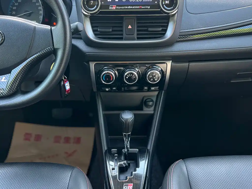 Toyota Yaris L 2017 — фото 13