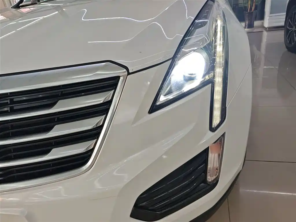 Cadillac XT5 2017 — фото 24