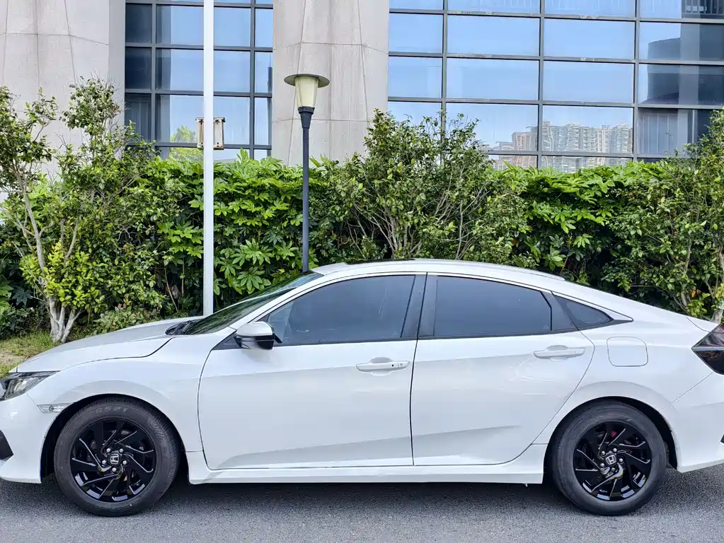 Honda Civic 2017 — фото 4