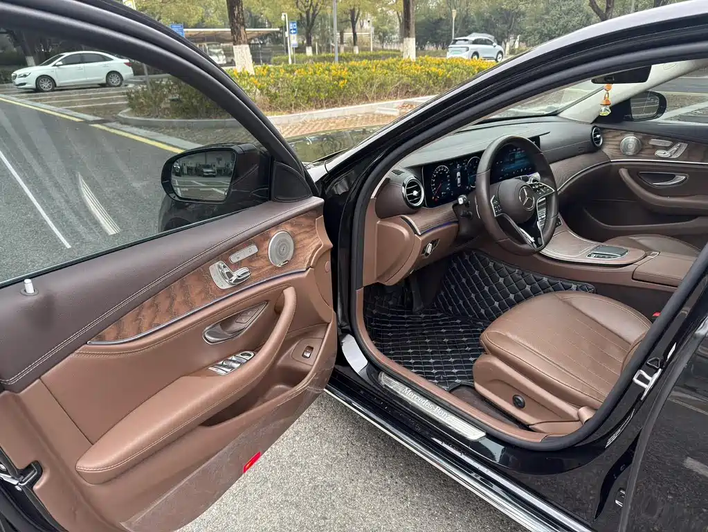 Mercedes-Benz E-Class 2023 — фото 6