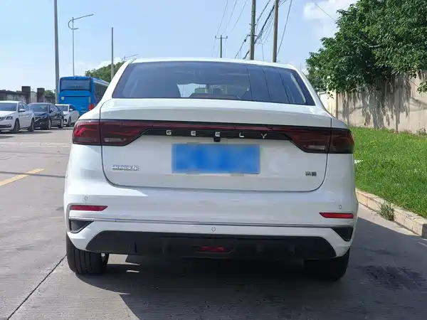 Geely Emgrand 2023