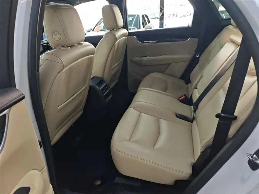 Cadillac XT5 2017 — фото 17
