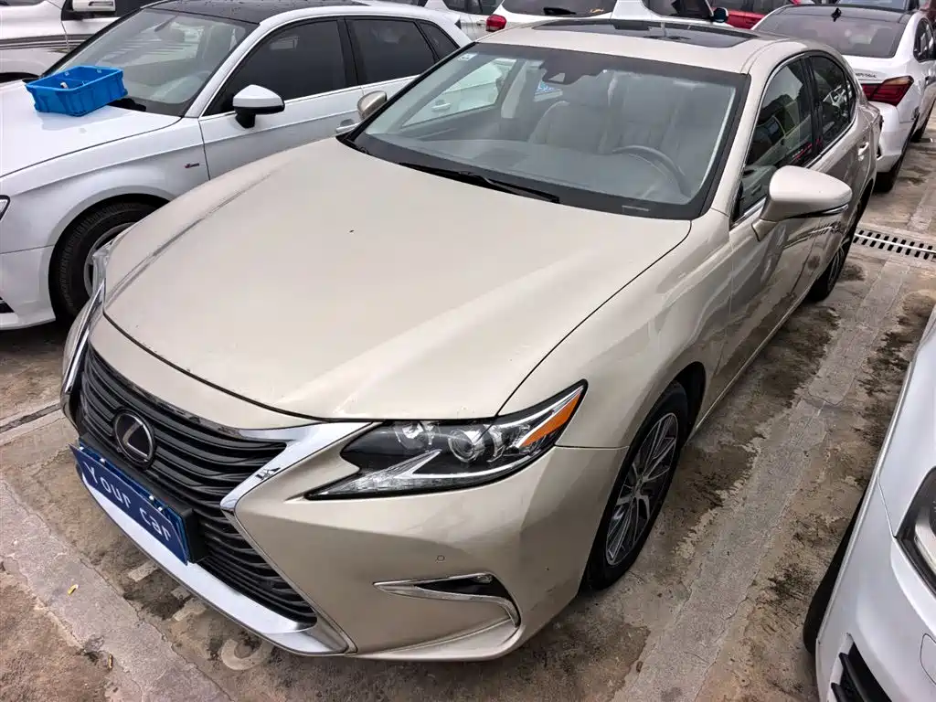 Lexus ES 2016 — фото 1