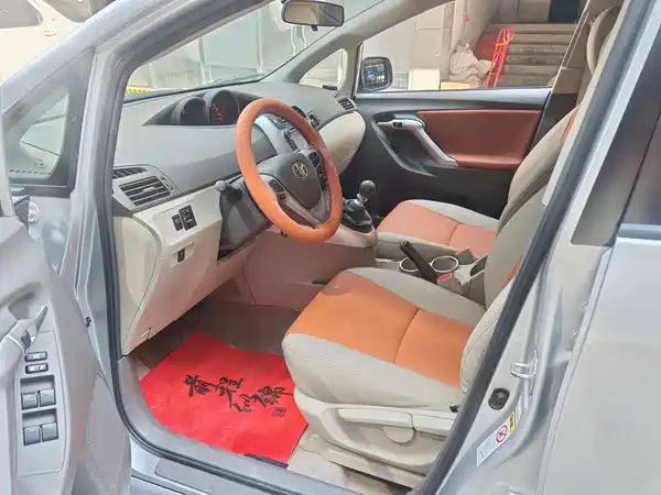 Toyota Yizhi 2011