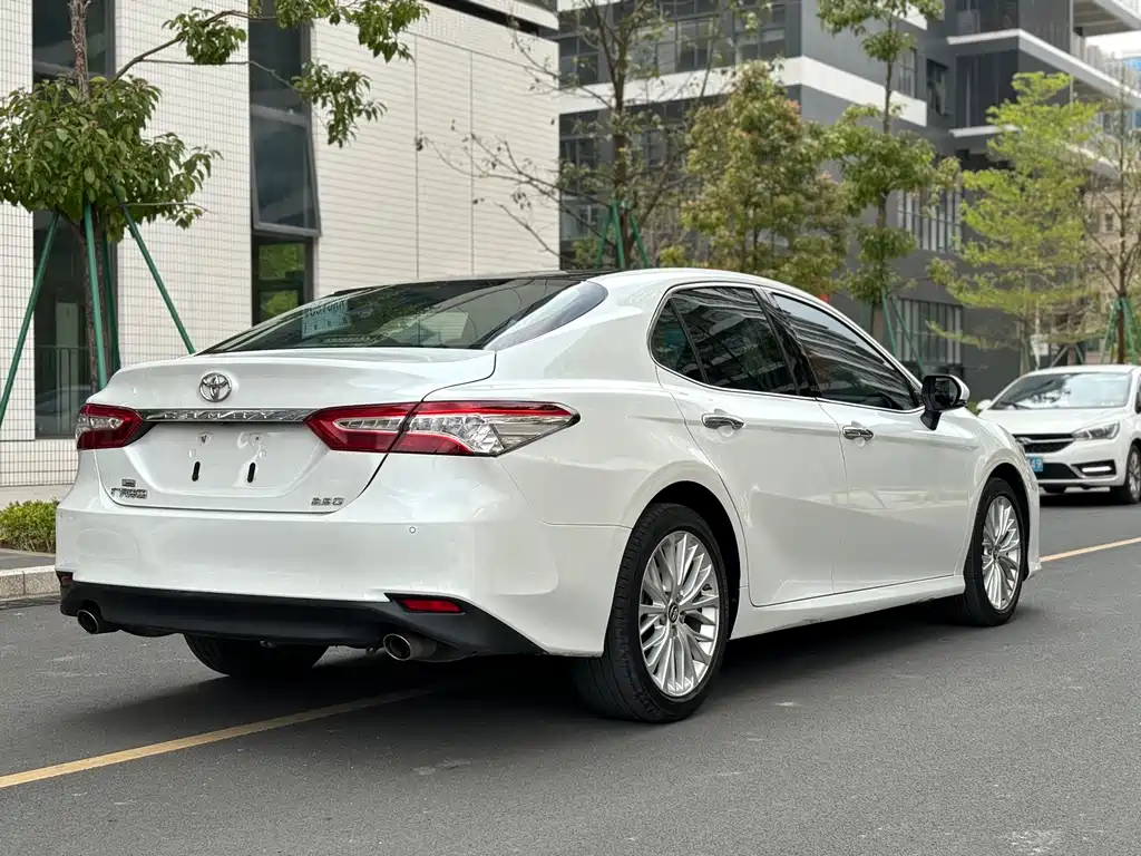 Toyota Camry 2021 — фото 4