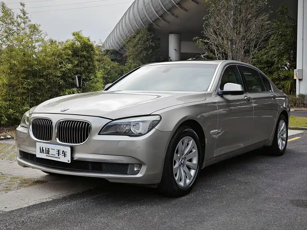 BMW 7 Series 2010 — фото 1