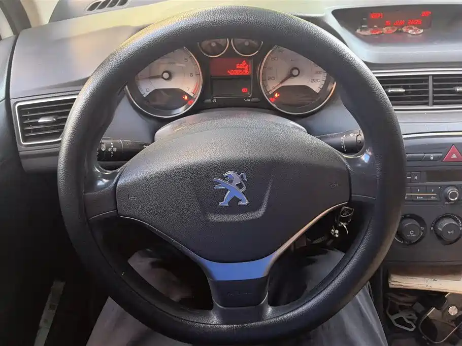 Peugeot 308 2014 — фото 14