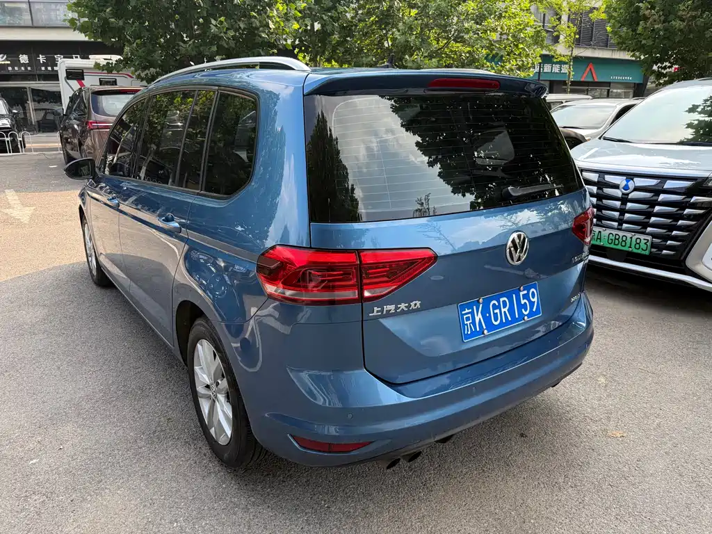 Volkswagen Touran 2017 — фото 4