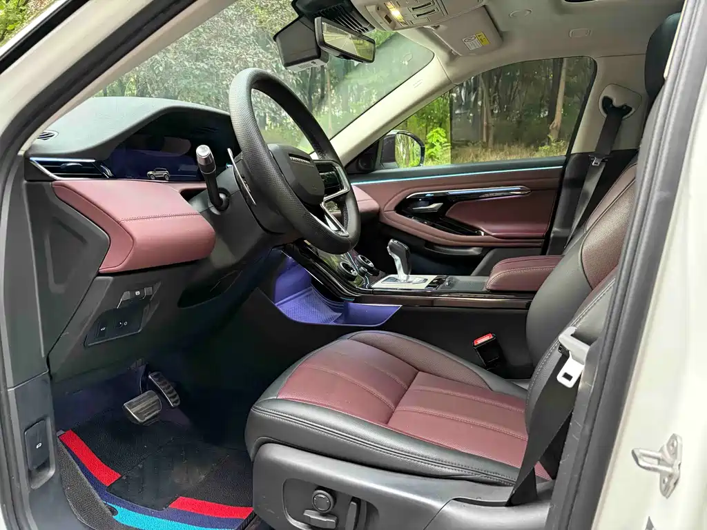 Land Rover Evoque 2023 — фото 7