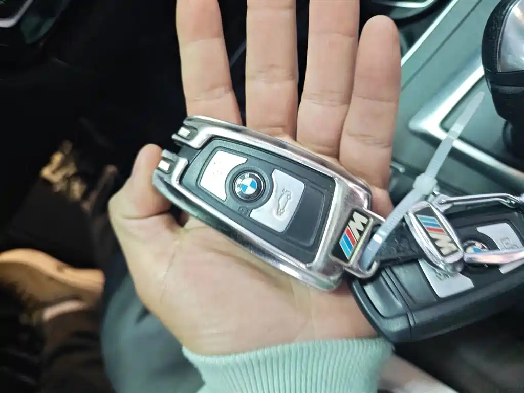 BMW 3 Series 2018 — фото 17