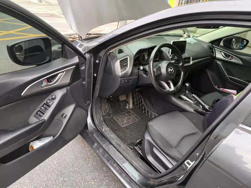Mazda 3 Axela 2017 — фото 13