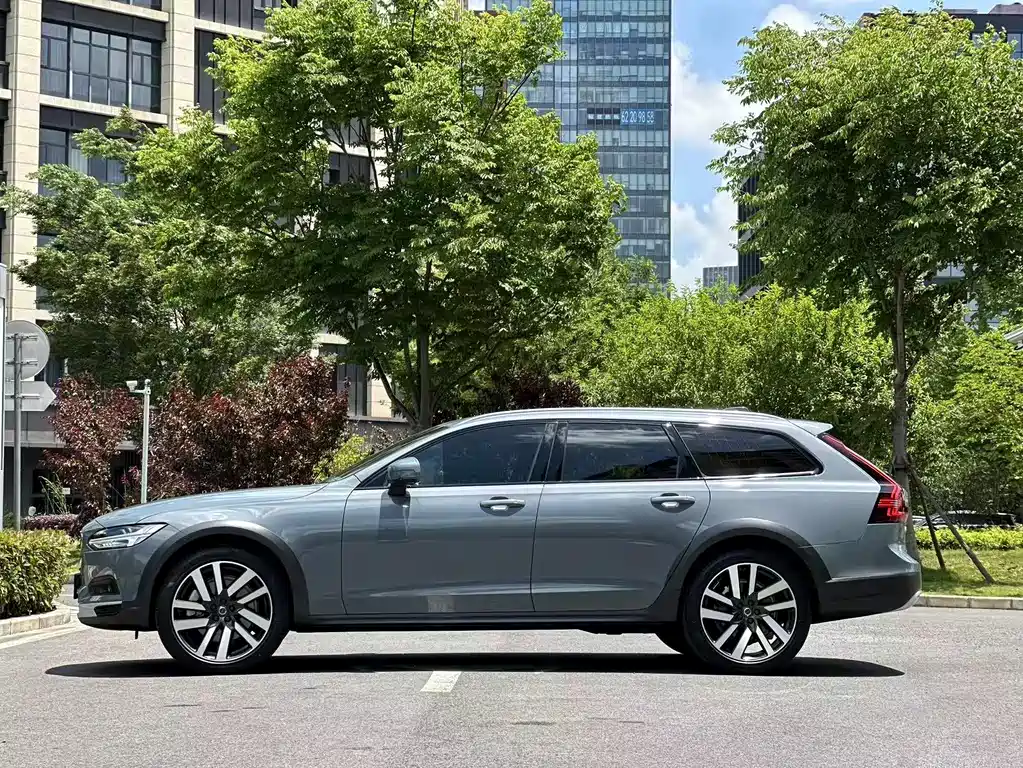Volvo V90 2022 — фото 15