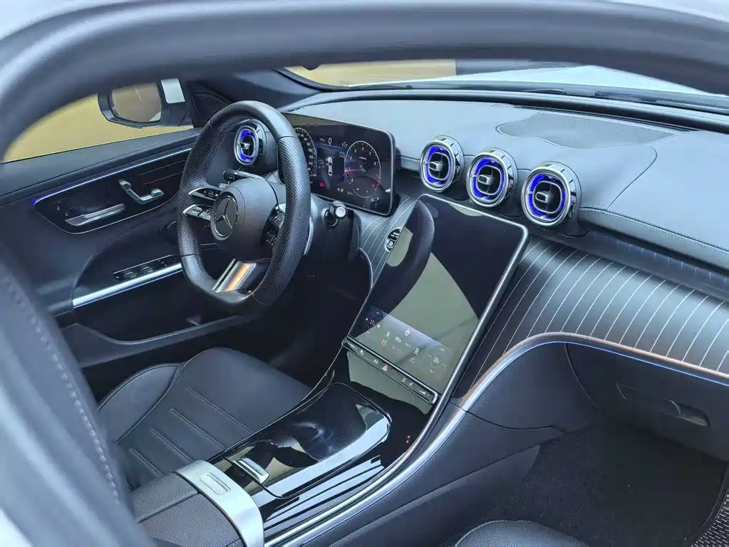 Mercedes-Benz C-Class 2023 — фото 15