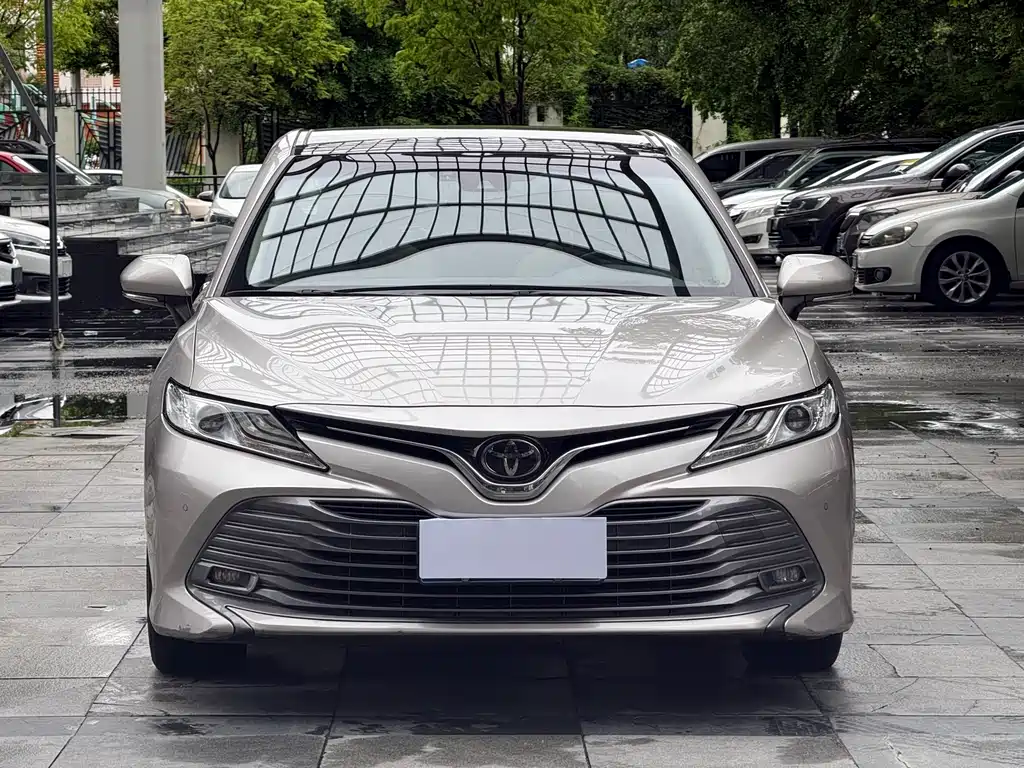 Toyota Camry 2019 — фото 2