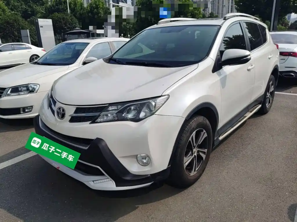 Toyota RAV4 2015 — фото 1