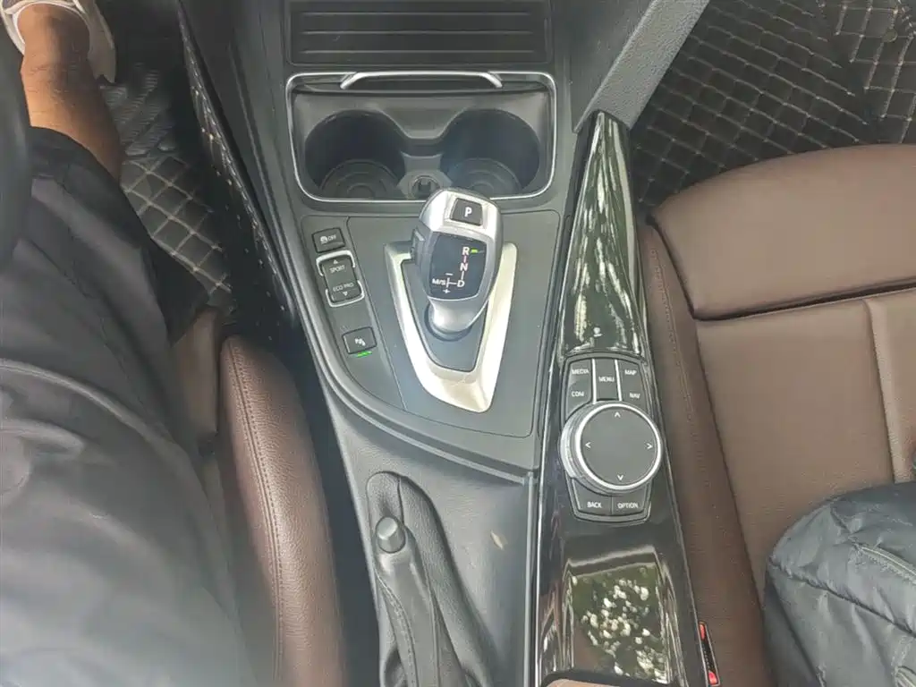 BMW 3 Series 2019 — фото 14