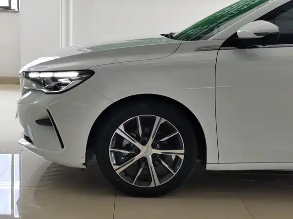 Geely Emgrand 2022
