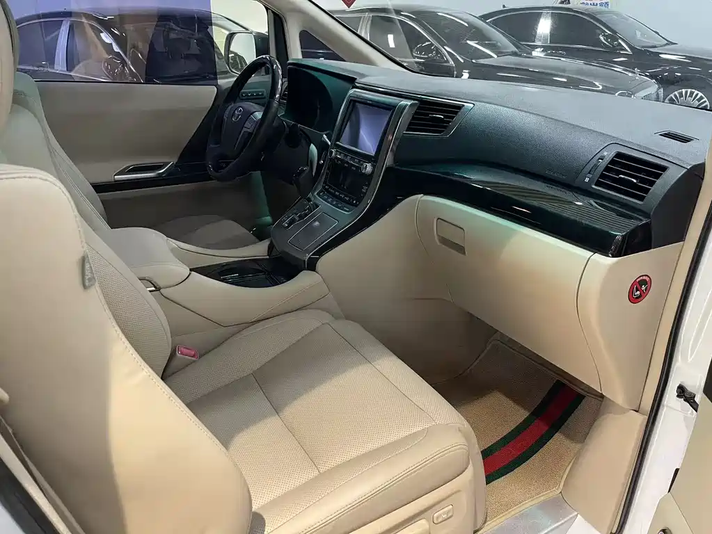 Toyota Alphard 2014 — фото 17