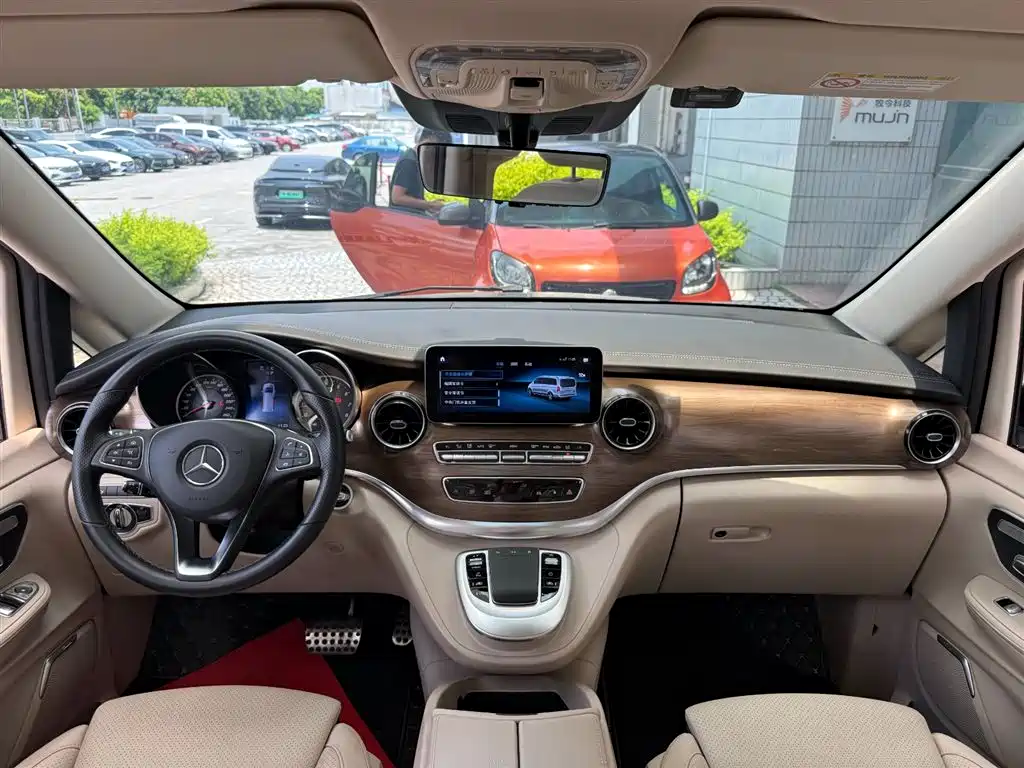 Mercedes-Benz V-Class 2023 — фото 15