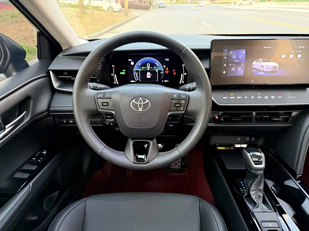 Toyota Camry 2025 — фото 12
